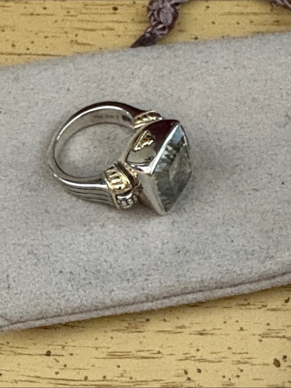 Lagos Ring with light Green Square Gemstone - Picture 6 of 8